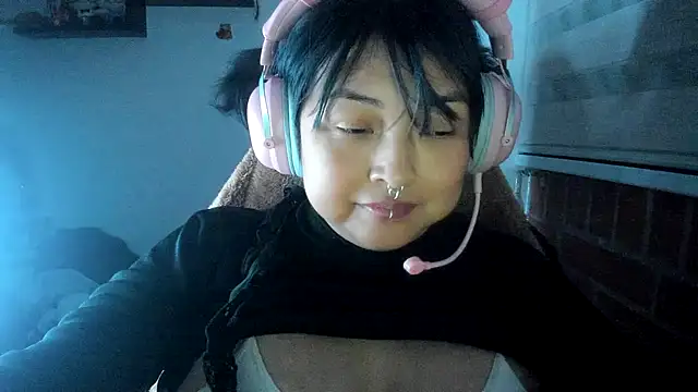 Snapshot of Shaddycute_ chatting on 04.21.26 Shaddycute online show from 04.21.26