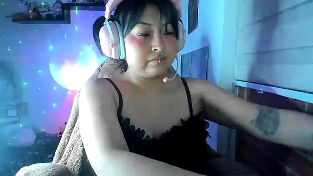 Snapshot of Shaddycute_ chatting on 04.29.26 Shaddycute online show from 04.29.26