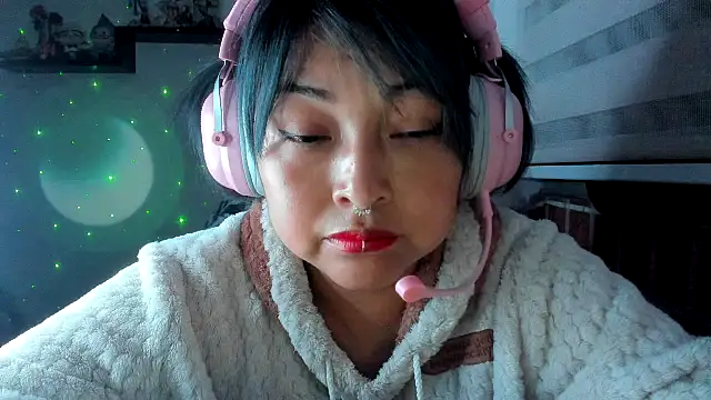 Snapshot of Shaddycute_ chatting on 05.18.26 Shaddycute online show from 05.18.26