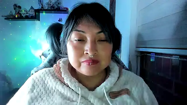 Snapshot of Shaddycute_ chatting on 05.19.26 Shaddycute online show from 05.19.26
