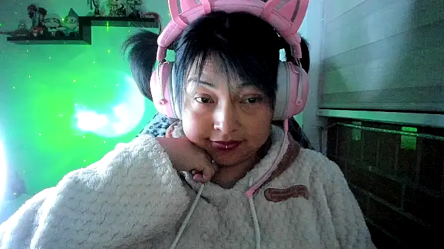 Snapshot of Shaddycute_ chatting on 05.21.26 Shaddycute online show from 05.21.26