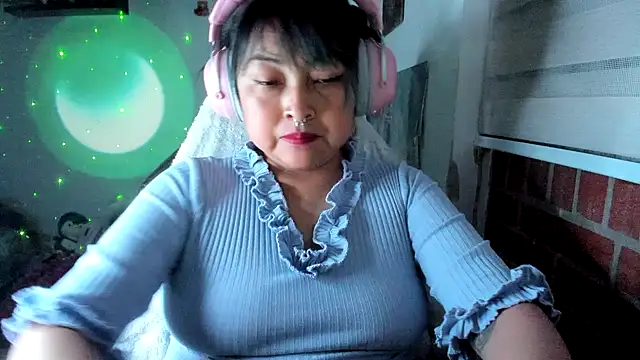 Snapshot of Shaddycute_ chatting on 06.18.26 Shaddycute online show from 06.18.26