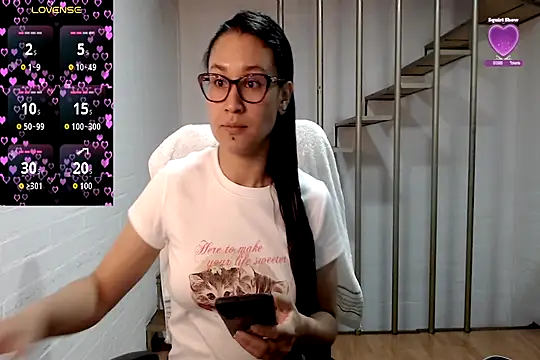 Snapshot of Jessie_Desire chatting on 11.18.25 Jessie Desire online show from 11.18.25