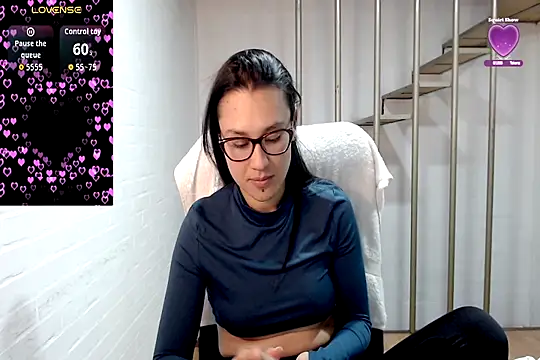 Snapshot of Jessie_Desire chatting on 11.20.25 Jessie Desire online show from 11.20.25