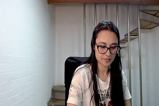 Snapshot of Jessie_Desire chatting on 11.25.25 Jessie Desire online show from 11.25.25