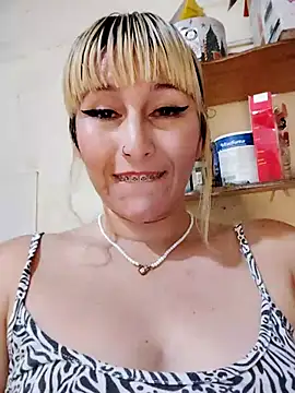 Snapshot of florecita9 chatting on 02.21.25 florecita9 online show from 02.21.25