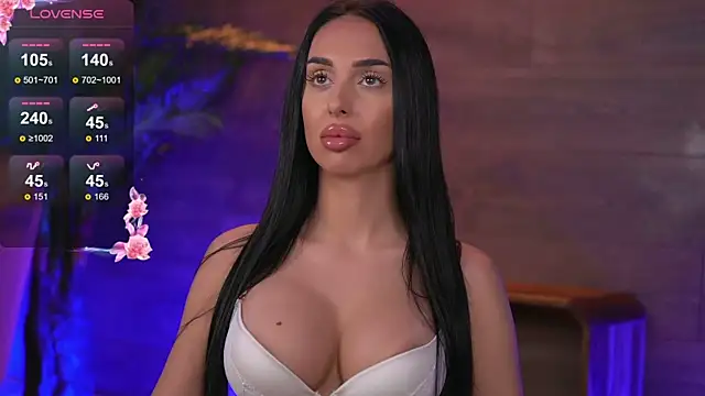 KairaAndrews online show from 10.26.25