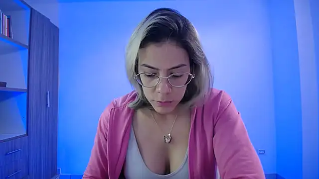 candydowson1 online show from 11.18.25