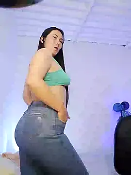 Elle Lee  online show from 01.13.25