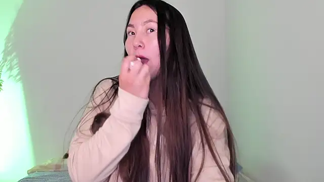 Elle Lee  online show from 02.27.25