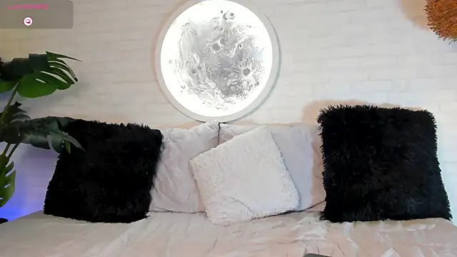 Elise Diamond online show from 02.05.25