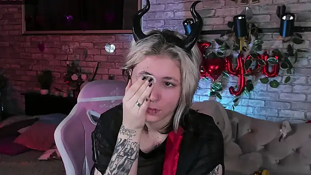 Snapshot of Alex_Howell chatting on 02.26.25 Alex Howell online show from 02.26.25