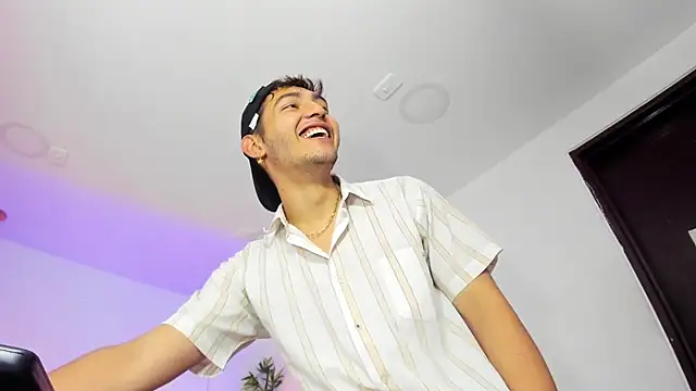 Snapshot of DiegoRogue_ chatting on 12.09.24 DiegoRogue online show from 12.09.24