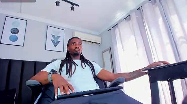 Snapshot of Malkon_Big chatting on 02.02.25 Malkon Big online show from 02.02.25