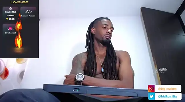 Snapshot of Malkon_Big chatting on 02.10.25 Malkon Big online show from 02.10.25