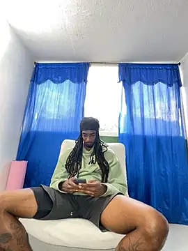 Snapshot of Malkon_Big chatting on 10.04.25 Malkon Big online show from 10.04.25