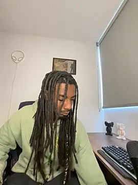 Snapshot of Malkon_Big chatting on 10.11.25 Malkon Big online show from 10.11.25