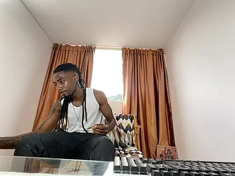 Snapshot of Malkon_Big chatting on 11.10.25 Malkon Big online show from 11.10.25