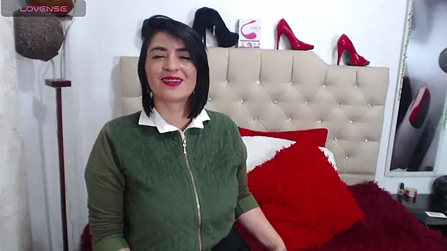 Snapshot of karenlennox1 chatting on 01.15.25 karenlennox1 online show from 01.15.25