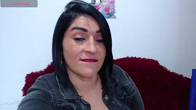 Snapshot of karenlennox1 chatting on 03.18.25 karenlennox1 online show from 03.18.25