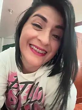 Snapshot of karenlennox1 chatting on 03.19.25 karenlennox1 online show from 03.19.25