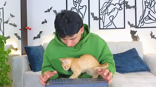 Nicole and deam13 online show from 10.17.25