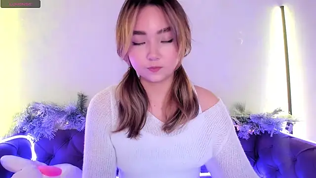 Fluffy Rose online show from 12.27.24