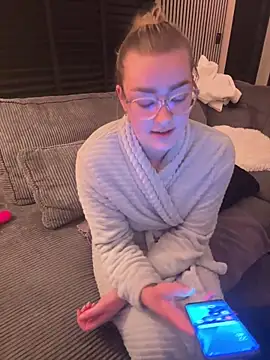 Snapshot of xX_HotCouple_Xx chatting on 12.15.25 xX HotCouple Xx online show from 12.15.25