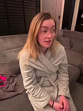 Snapshot of xX_HotCouple_Xx chatting on 12.16.25 xX HotCouple Xx online show from 12.16.25