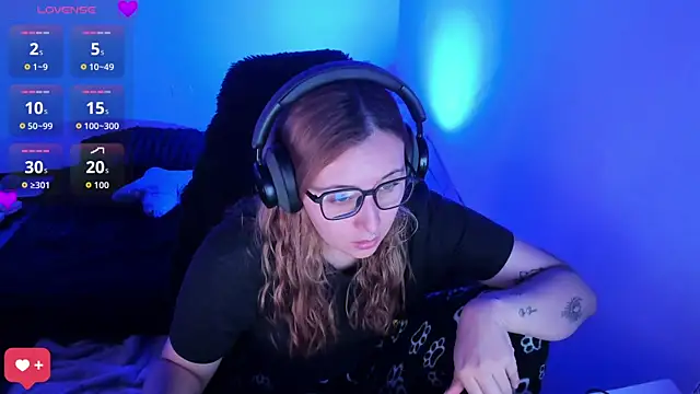 bonnie moon  online show from 04.10.26