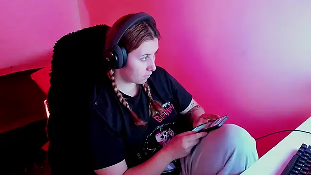 bonnie moon  online show from 04.13.26