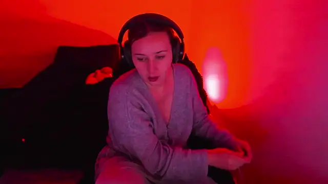 bonnie moon  online show from 04.17.26