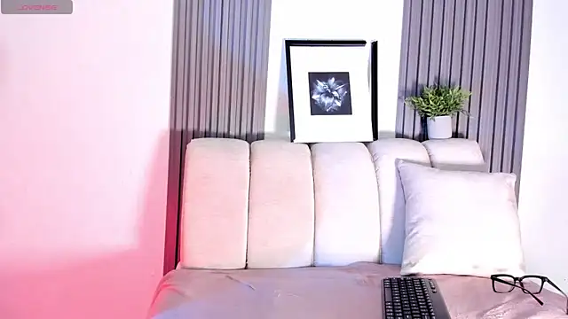 Kayla stern  online show from 04.24.26