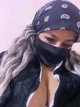 Snapshot of mari_layali chatting on 12.15.24 mari layali online show from 12.15.24