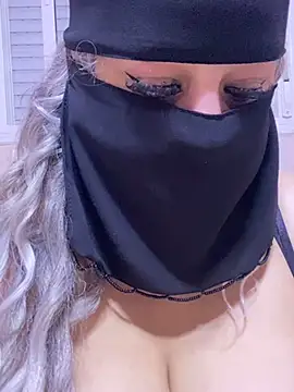 Snapshot of mari_layali chatting on 03.04.25 mari layali online show from 03.04.25