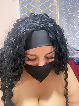 Snapshot of mari_layali chatting on 10.19.25 mari layali online show from 10.19.25