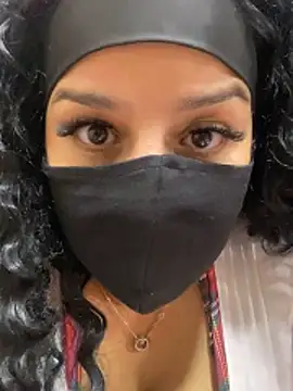 Snapshot of mari_layali chatting on 11.11.25 mari layali online show from 11.11.25