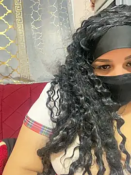 Snapshot of mari_layali chatting on 11.17.25 mari layali online show from 11.17.25