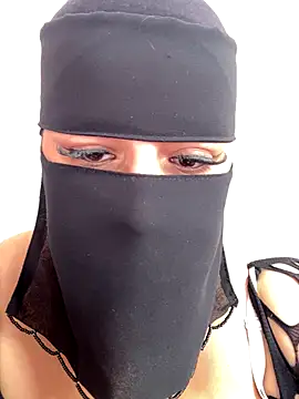 Snapshot of mari_layali chatting on 11.24.25 mari layali online show from 11.24.25