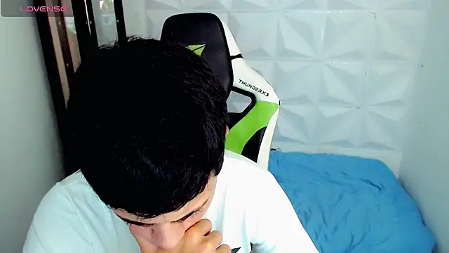 Snapshot of bby_santi chatting on 12.11.24 bby santi online show from 12.11.24