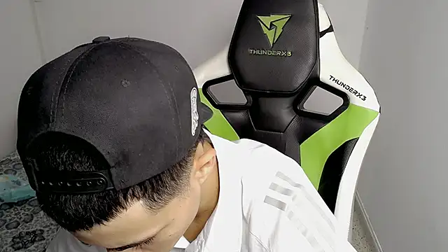 Snapshot of bby_santi chatting on 03.14.25 bby santi online show from 03.14.25