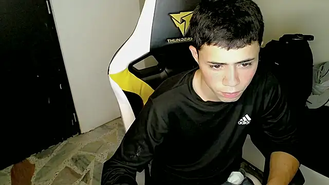 Snapshot of bby_santi chatting on 10.05.25 bby santi online show from 10.05.25