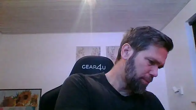 Snapshot of Gotta1 chatting on 11.25.25 Gotta1 online show from 11.25.25