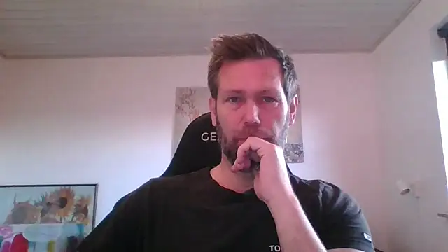 Snapshot of Gotta1 chatting on 11.26.25 Gotta1 online show from 11.26.25