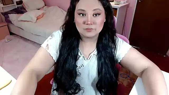 GiannaLopezSmith online show from 10.17.25