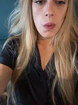 Snapshot of Lolitaxlola chatting on 03.18.25 Lolitaxlola online show from 03.18.25