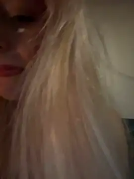 Snapshot of Lolitaxlola chatting on 03.18.25 Lolitaxlola online show from 03.18.25