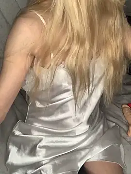 Snapshot of Lolitaxlola chatting on 12.13.25 Lolitaxlola online show from 12.13.25