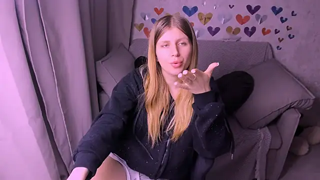 kirraa  online show from 02.15.25