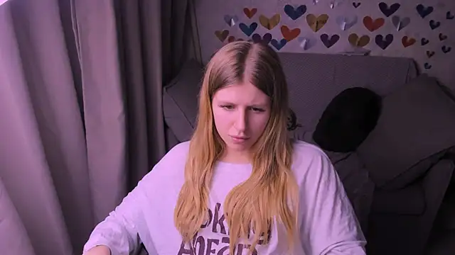 kirraa  online show from 02.15.25